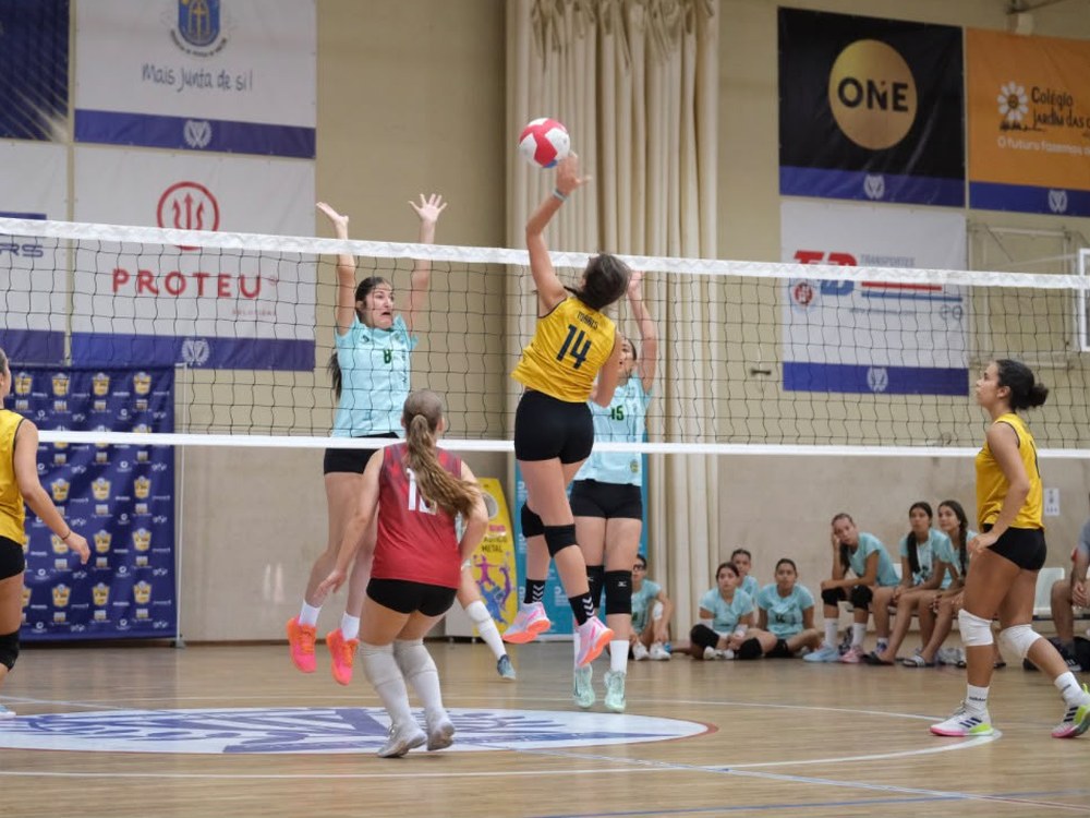 Jogo de voleibol feminino do Clube Desportivo CJPII